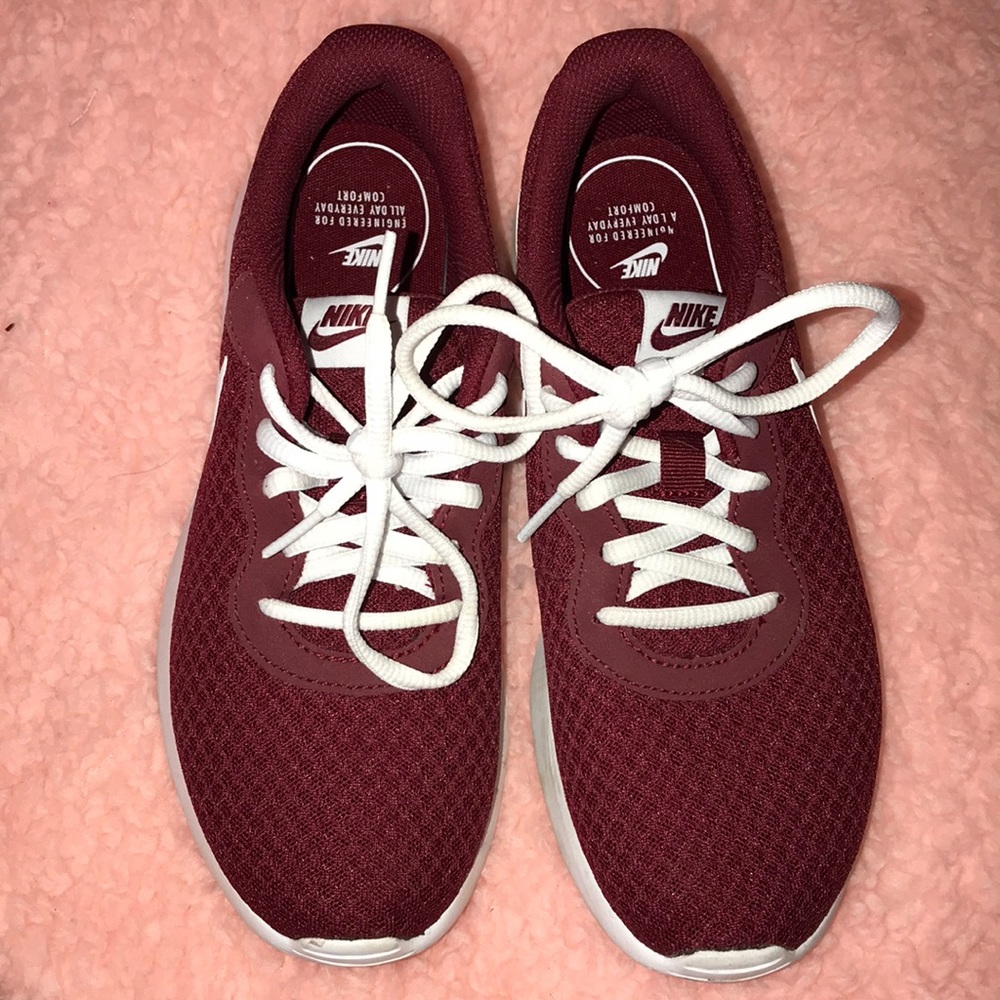 Maroon Nike Tanjuns